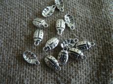 antik ezüst katicabogár fityegő 5 db