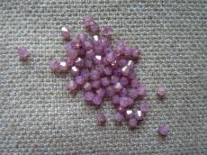 cseh bichon 4 mm opál fehér lila lüszterrel 20 db