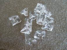 áttetsző chips akril gyöngy 13 db