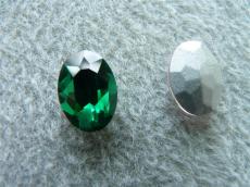 üveg kaboson: ovális smaragdzöld 14 x 10 mm