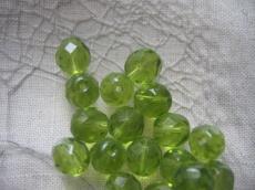csiszolt gyöngy 6 mm: olivin 25 db