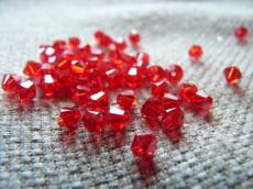 bicone 3 mm: light siam Xilion