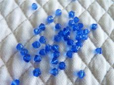 4 mm királykék kúpos akril gyöngy 20 db