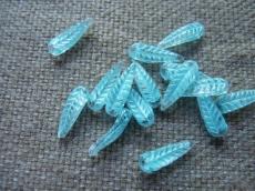 madártoll alakú gyöngy: kék festett kristály 10 db