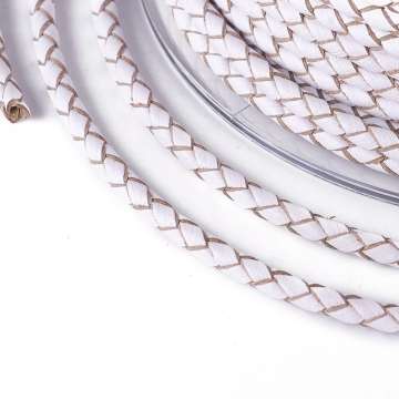 5 mm fonott bőrszál/k fehér 1 cm