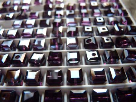 5601 kocka gyöngy 6 mm: amethyst silver shade