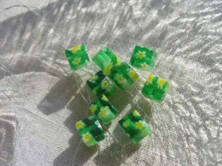 millefiori 6 x 6 mm kocka zöld-sárga 10 db