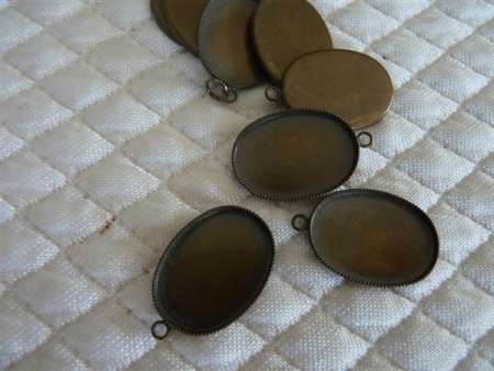 antik réz színű medál alap ragasztható ovális 25 x 17 mm
