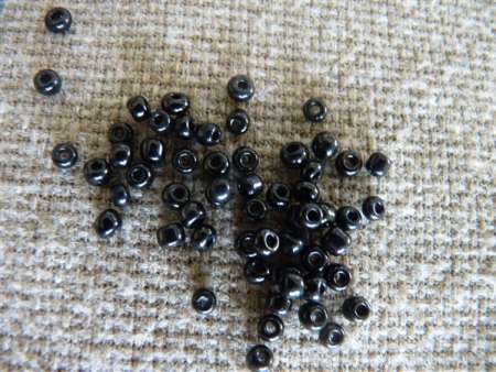 távol keleti fekete kásagyöngy 17,3 gr kb. 3 mm