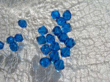 bicone 3 mm: capri blue Xilion