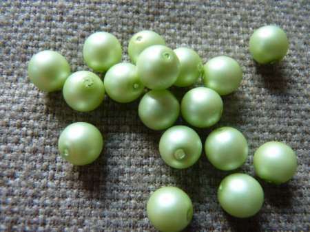 8 mm kerek gyöngy matt gyöngyház világoszöld 10 db